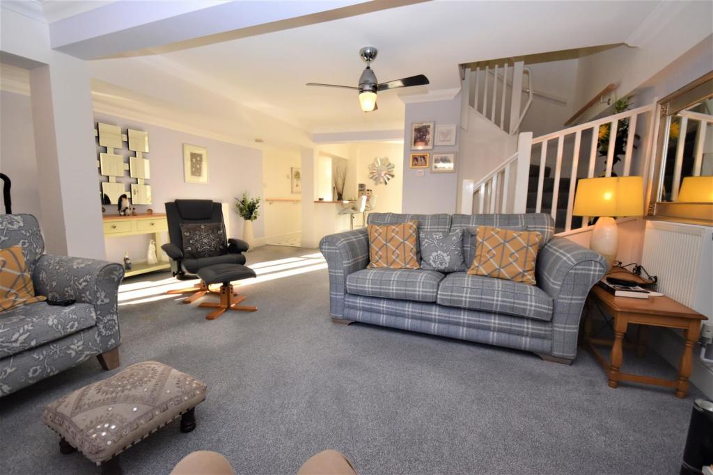 Sitting Room..JPG