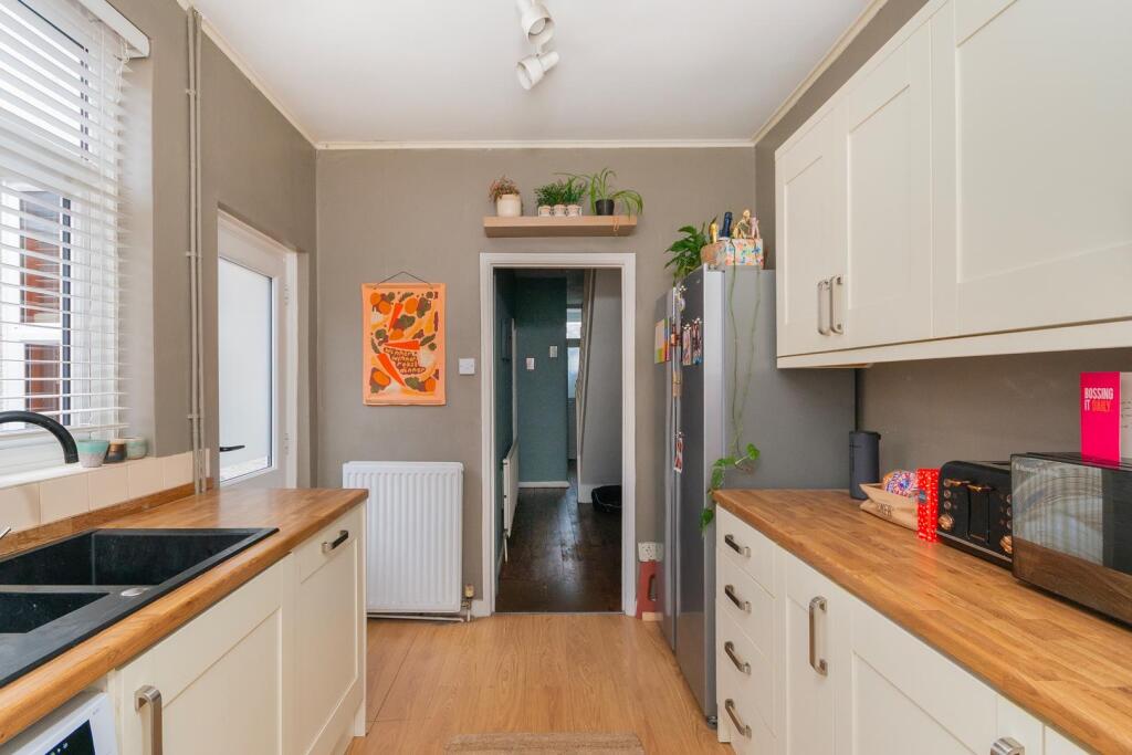 0N1QSKD - Kitchen A.jpg