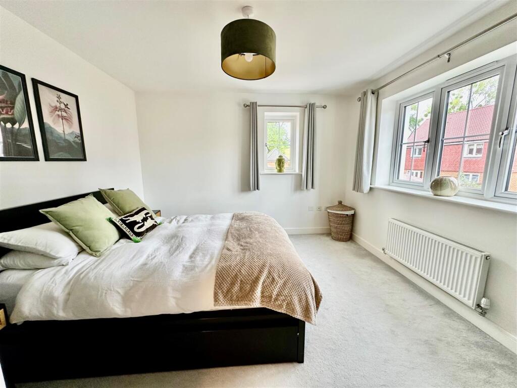Bedroom 1.jpg