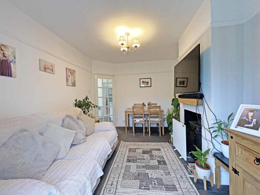 Laira Park Road 31 Lounge Front.jpg