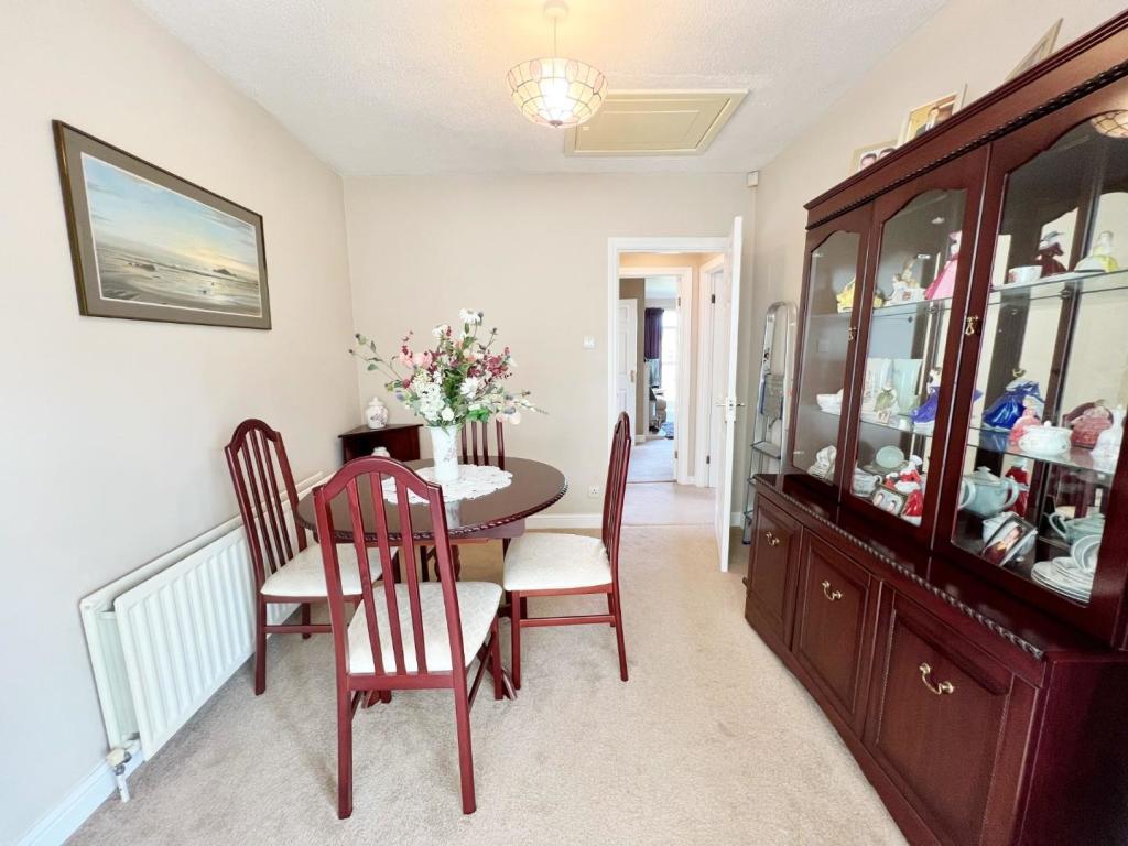 Bedroom 2 pic 2.jpg