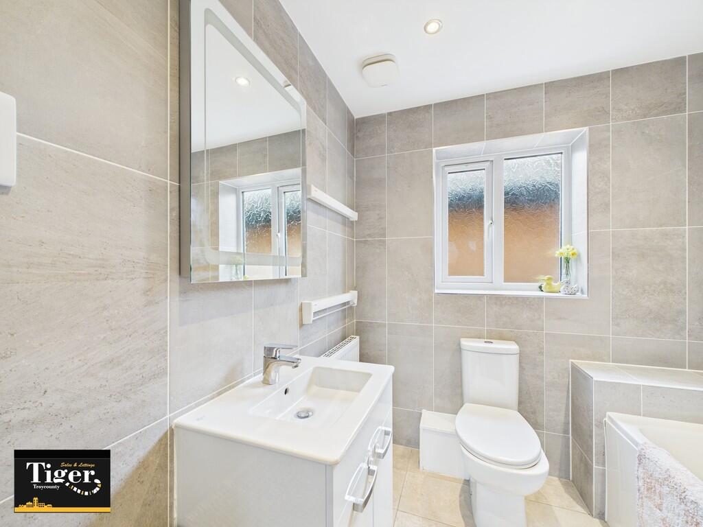 CAM02176G0-PR0507...