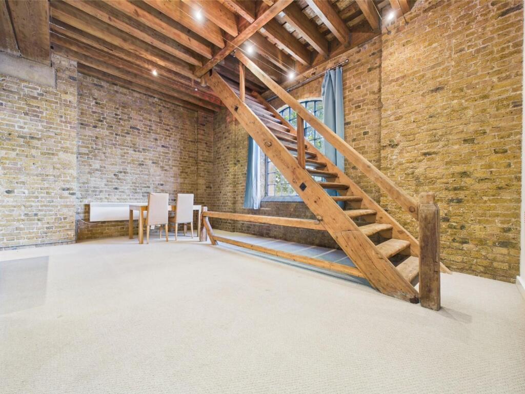 Lounge 2.jpg