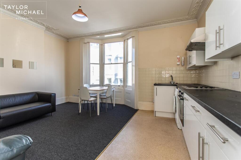 Living Room / Kitchen