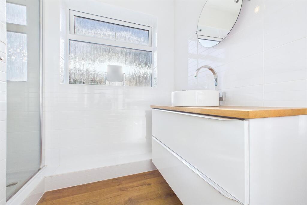 Shower Room.jpg
