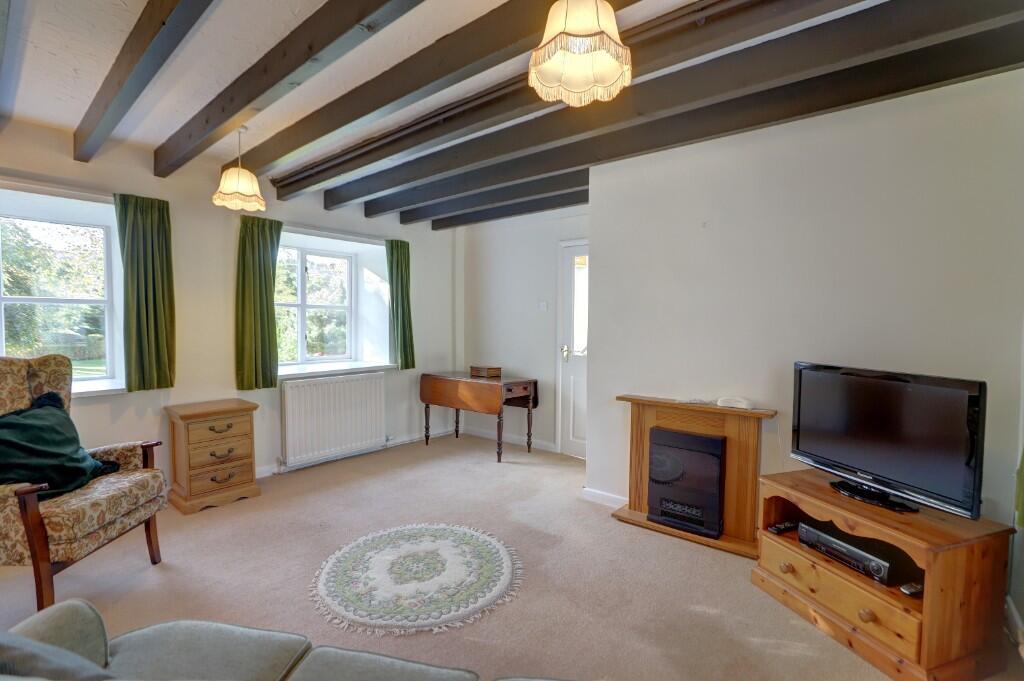 Cottage Lounge 2
