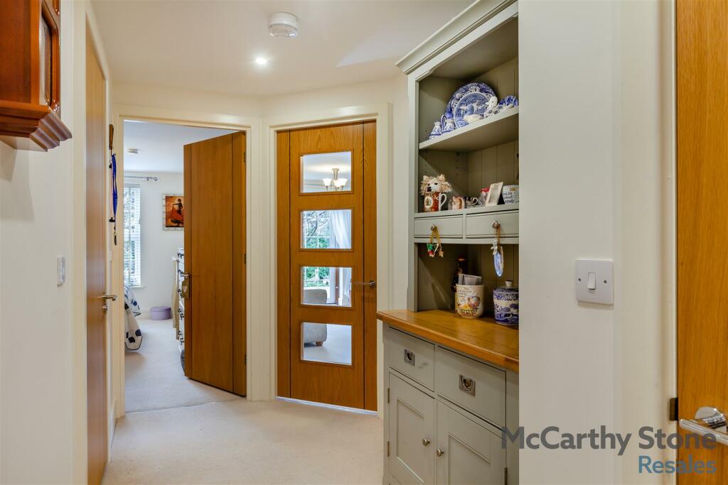 8629728-interior14.jpg