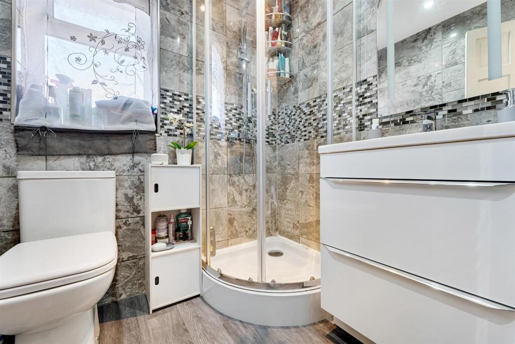 65 Hathersage Road shower room.jpg