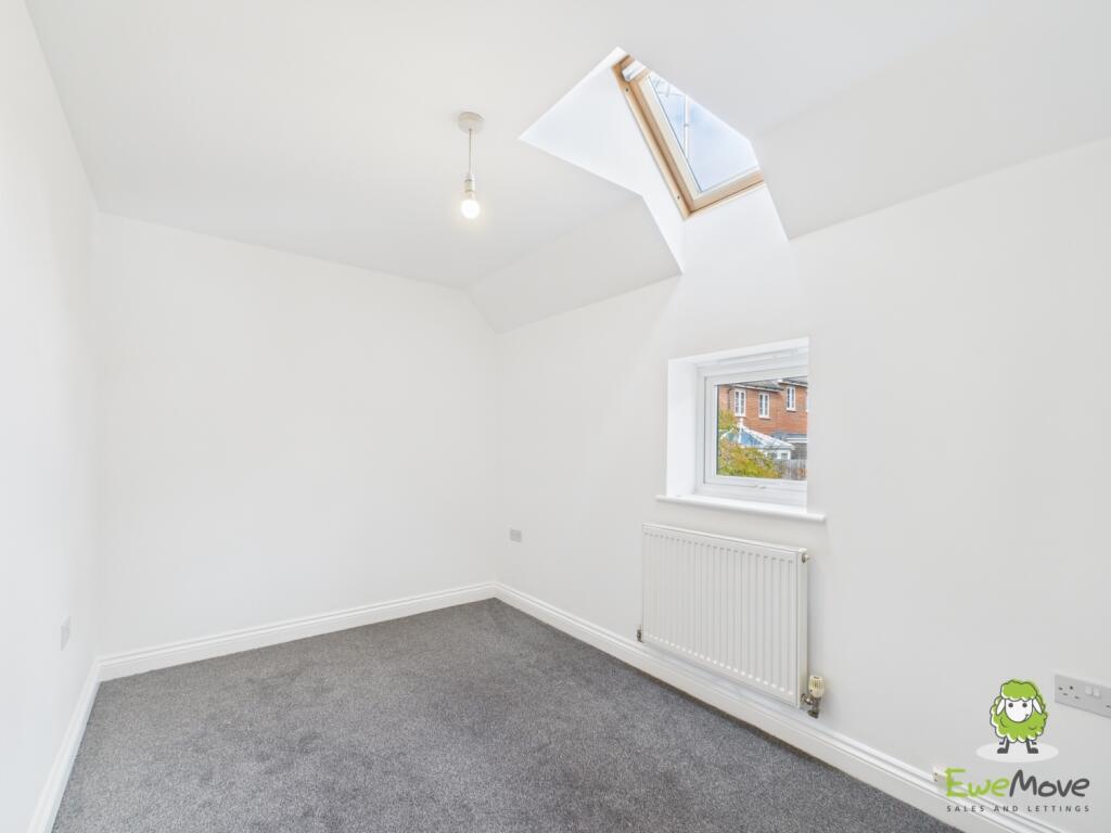 EweMove Estate Agents Basingstoke - Sinclair Drive