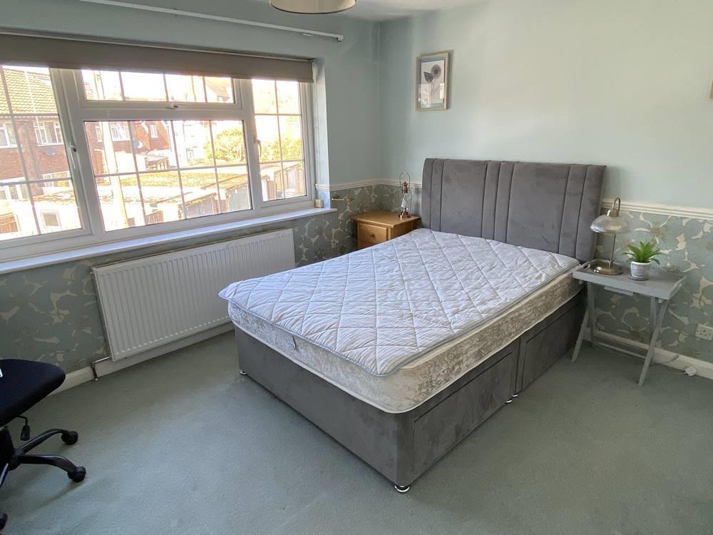 bed1.jpg
