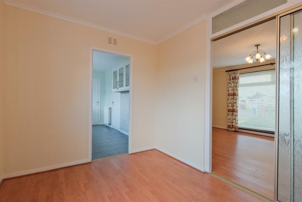 018-30 Braemar Cres, Carluke ML8 4BH.jpg