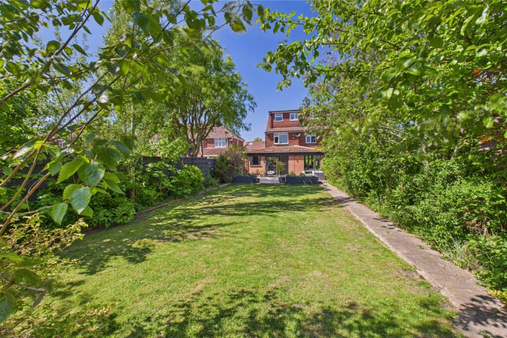 CAM03162G0-PR0260-STILL049