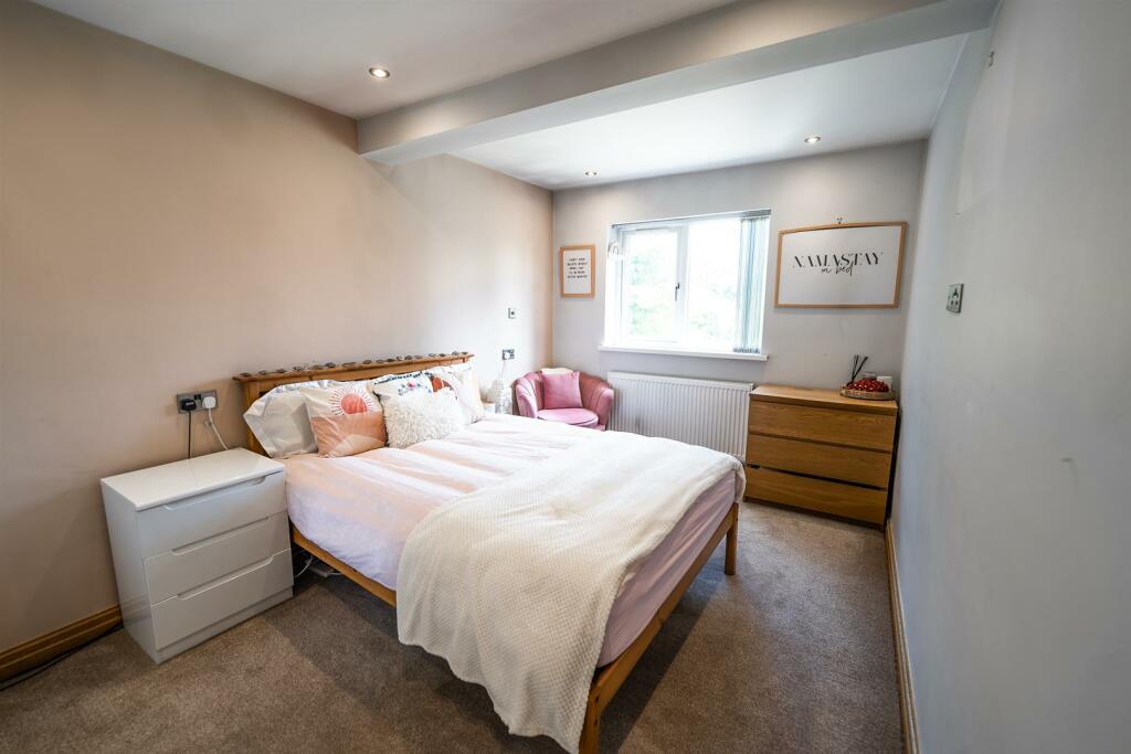 Bedroom 6.jpg