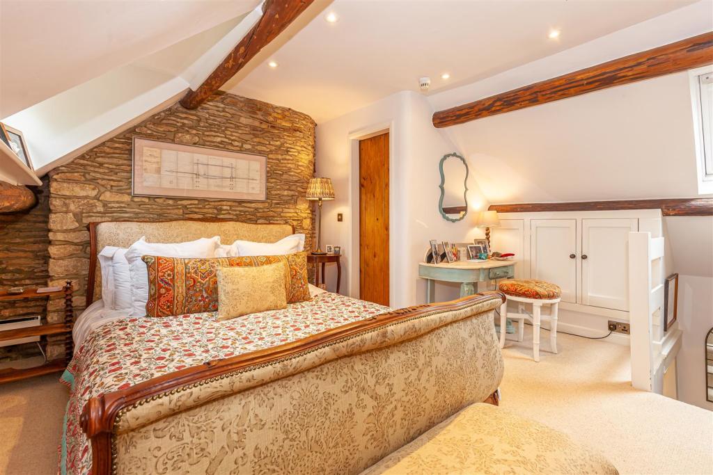 Master Bedroom 2.jpg