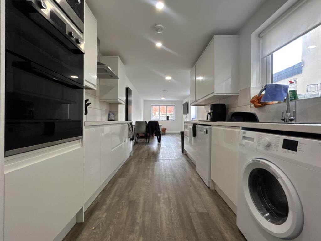 Lrg_thumbnail_IMG_3997