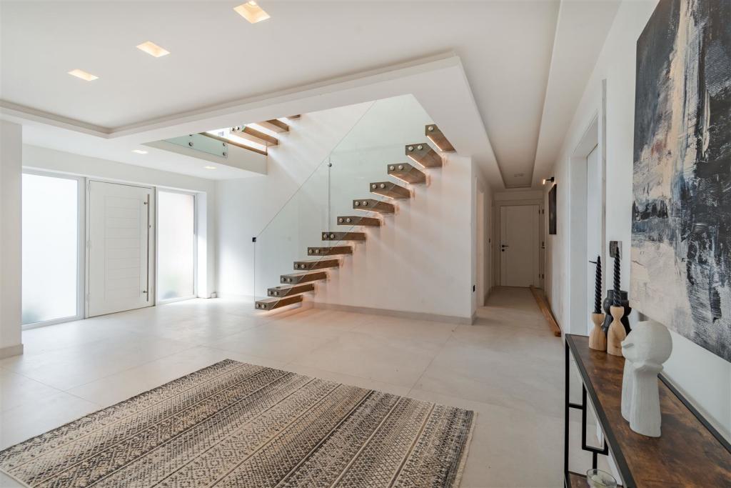 8496053-interior23.jpg