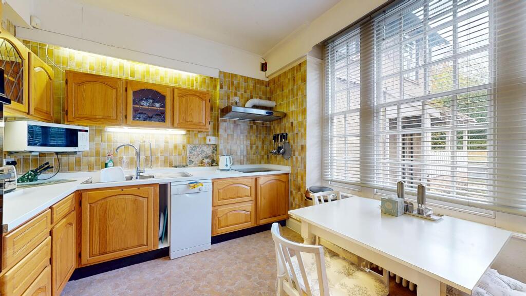 Sowberry Court, Moulsford, Wallingford, Oxfordshire OX10 9JG