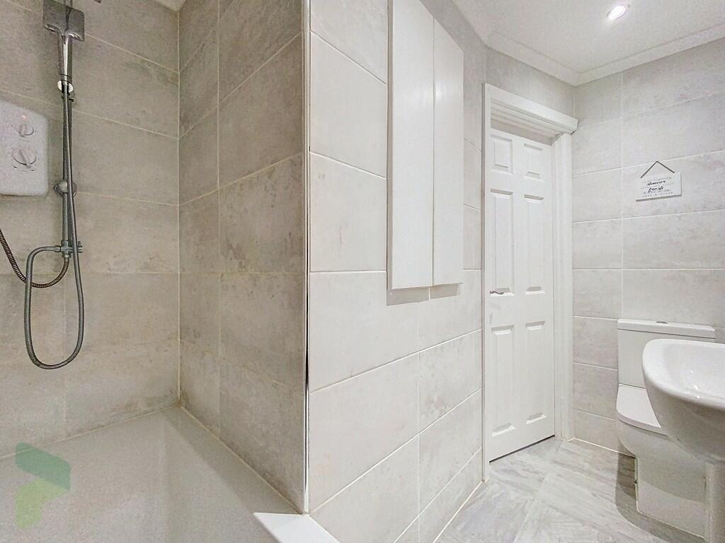 Three Piece Bathr...