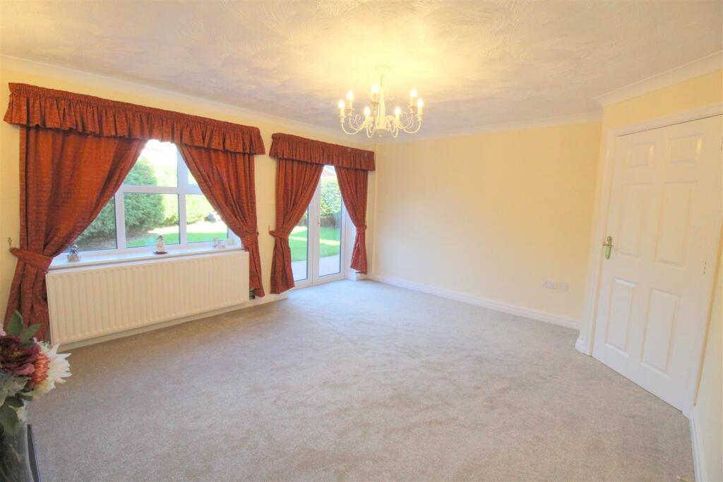 Lapwing Row,3, lounge 3.JPG