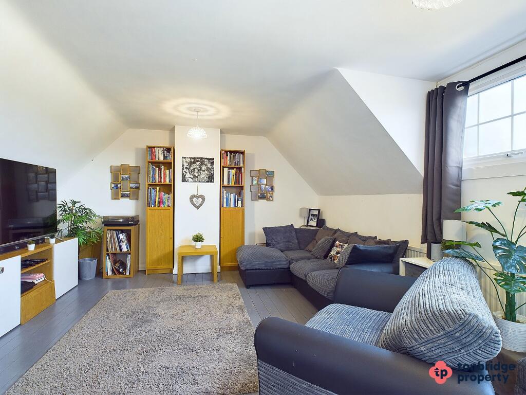 CAM03742G0-PR0018-STILL061