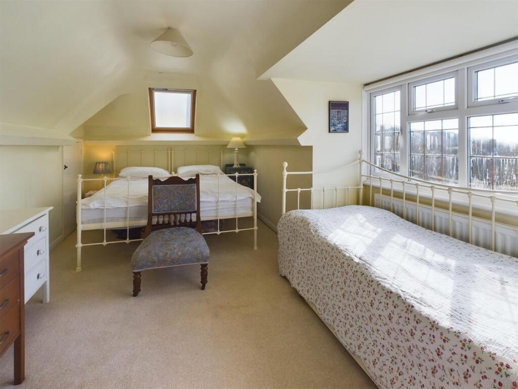 bedroom 2 .jpg