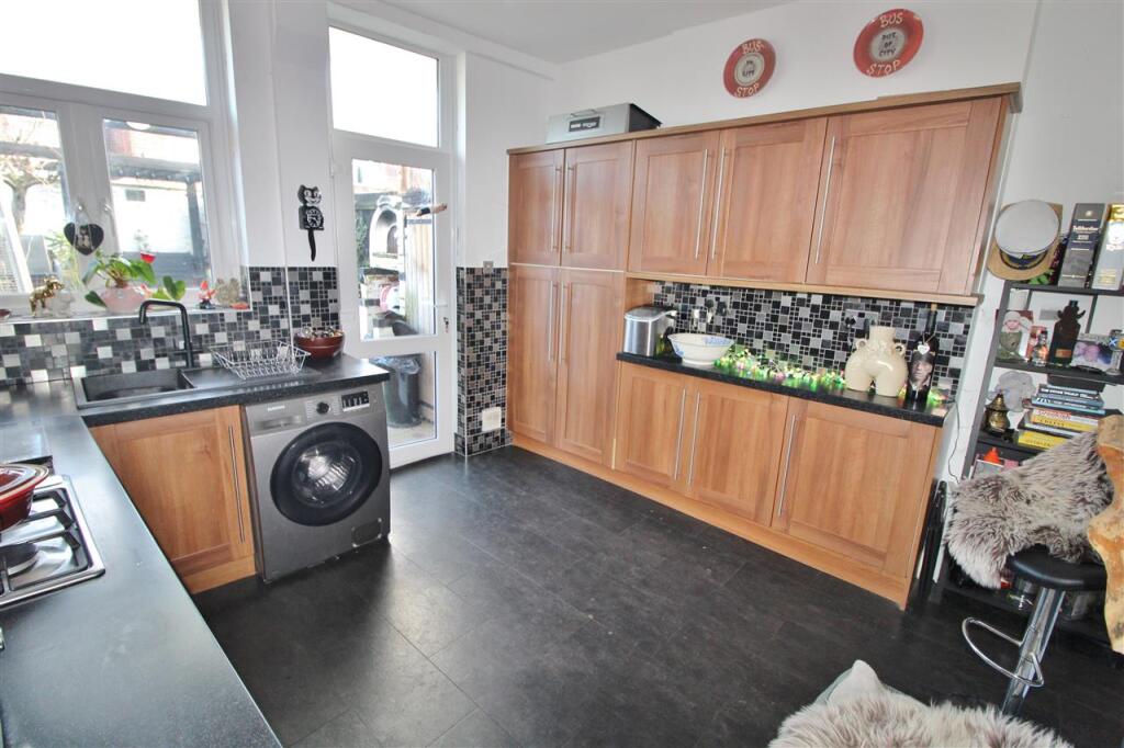 BREAKFAST KITCHEN