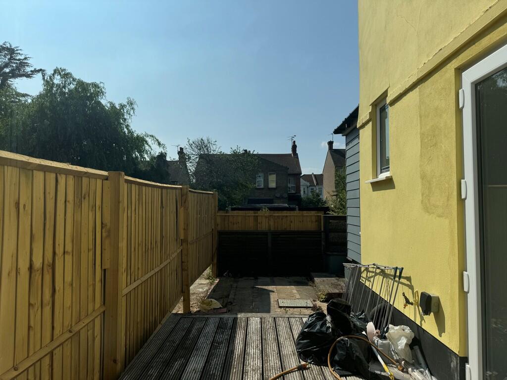 21 Meteor Road ga...