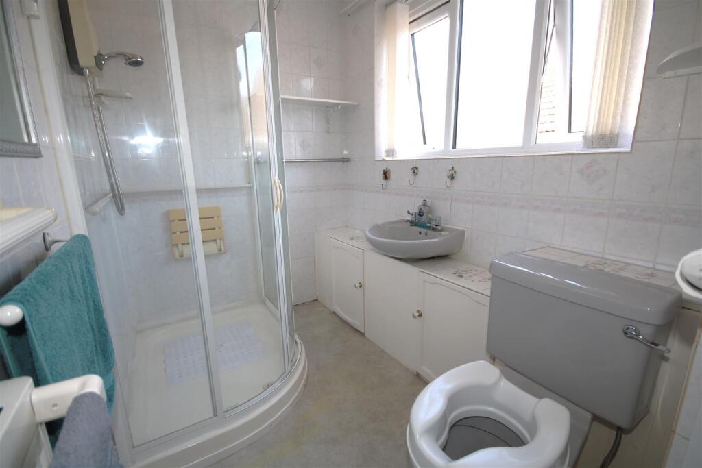 Shower room a.JPG