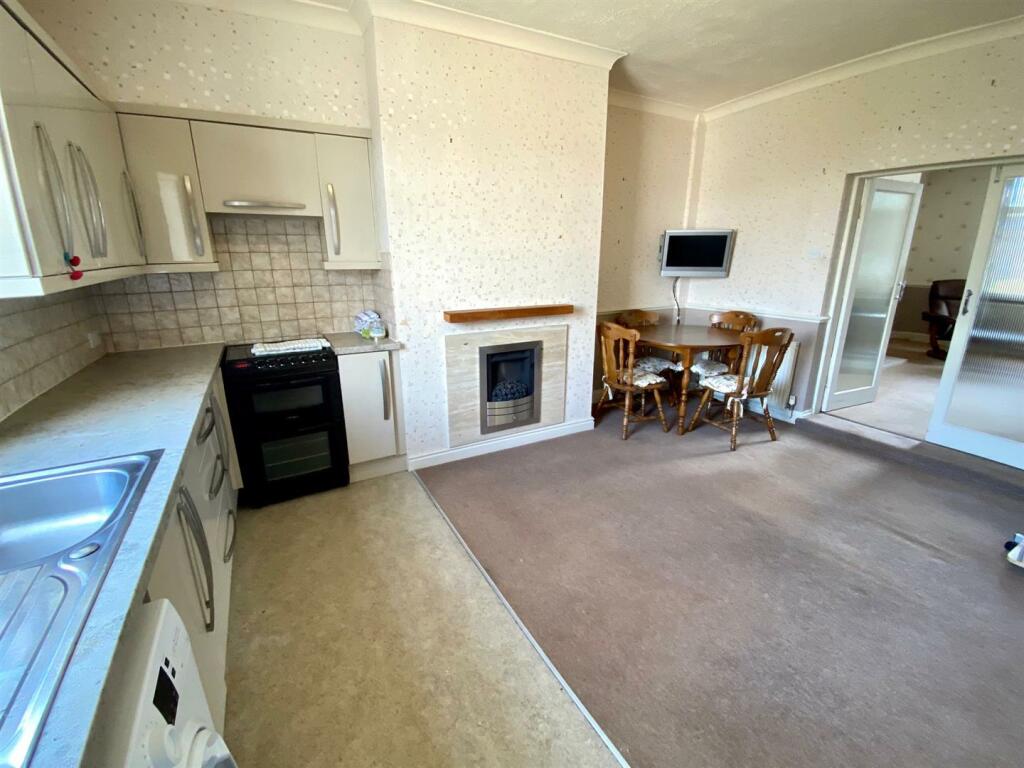 wellhouse lane 28 kitchen.jpg