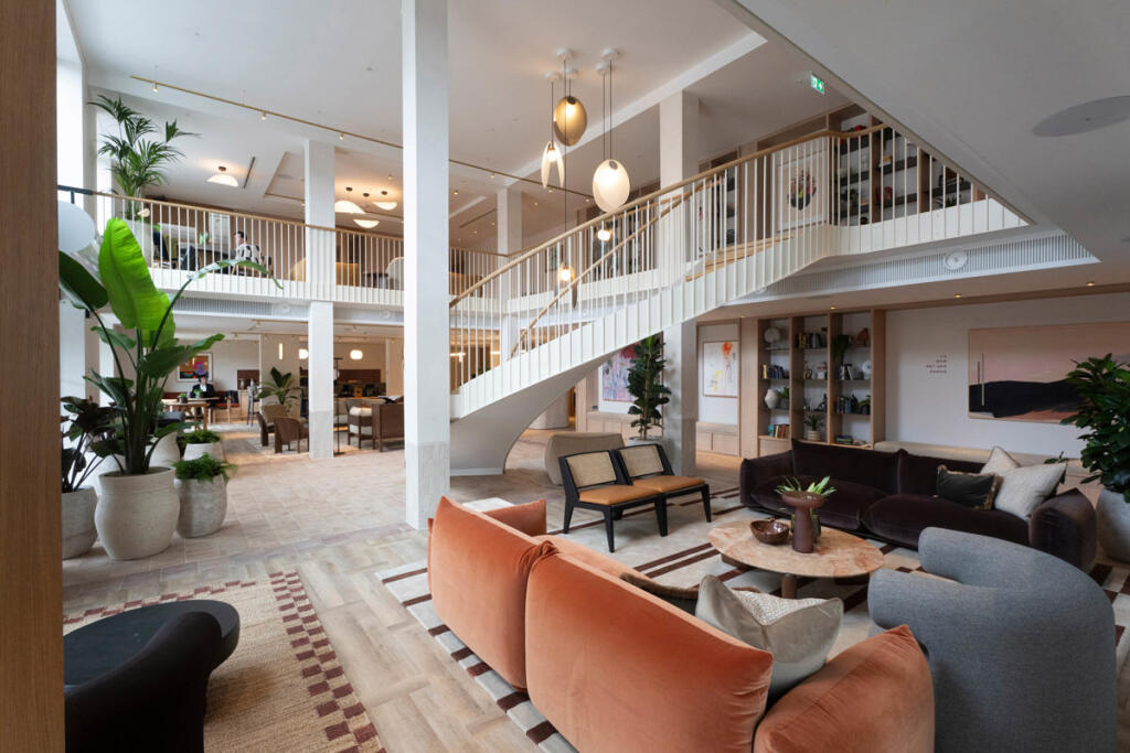 2025 06 04 1009 Mickey LF Lee MX49437 Midres Copy Copy