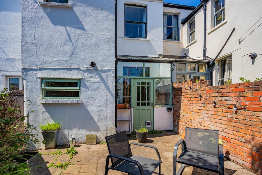 Waterloo Road 2-5.jpg