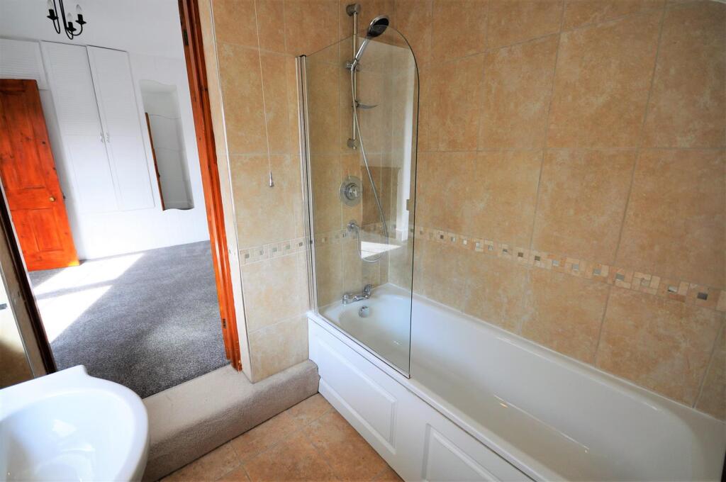 En-Suite Bathroom