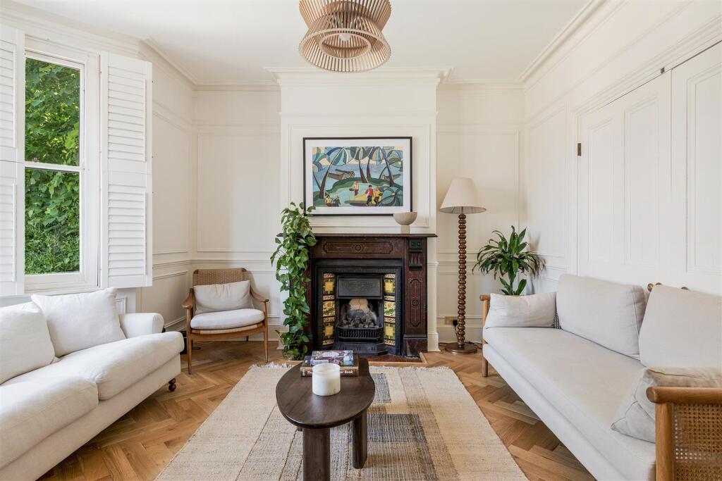Castle Avenue E4