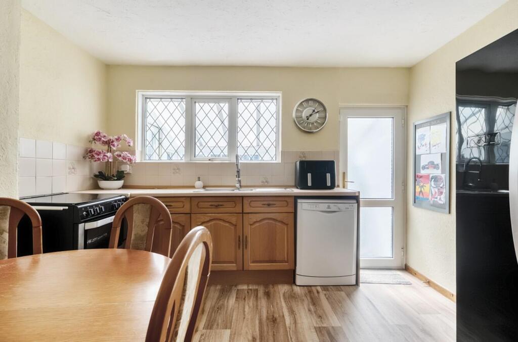 1321389-12-686d102263bd3 - Copy (2).jpg