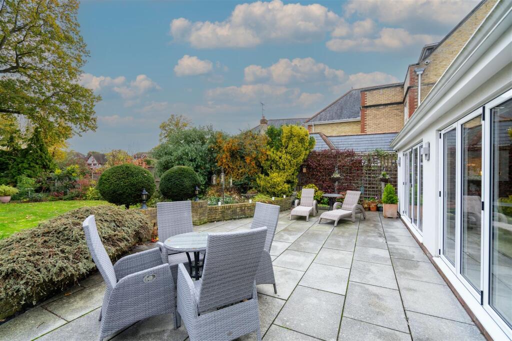 PATIO2.jpg