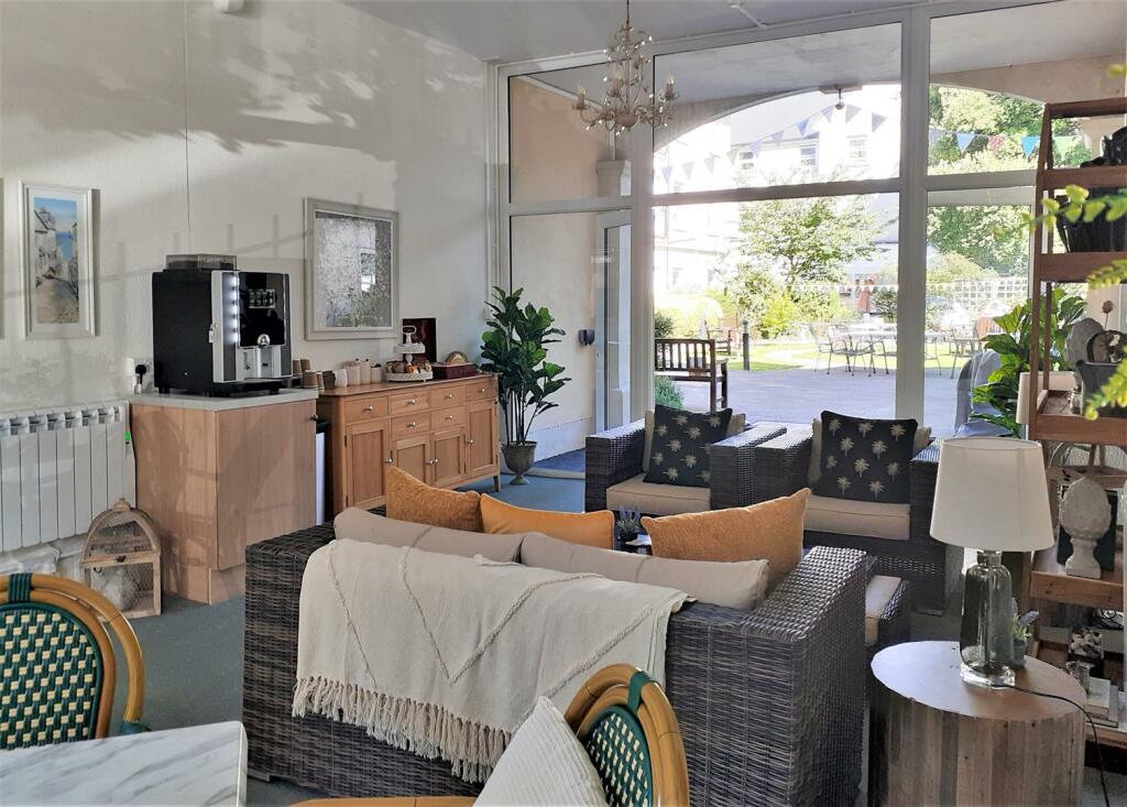 Communal Garden Room