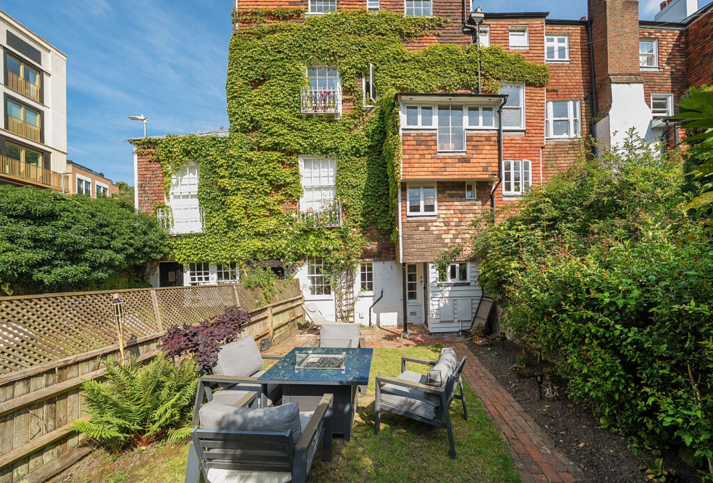 1311740-8-685281a...