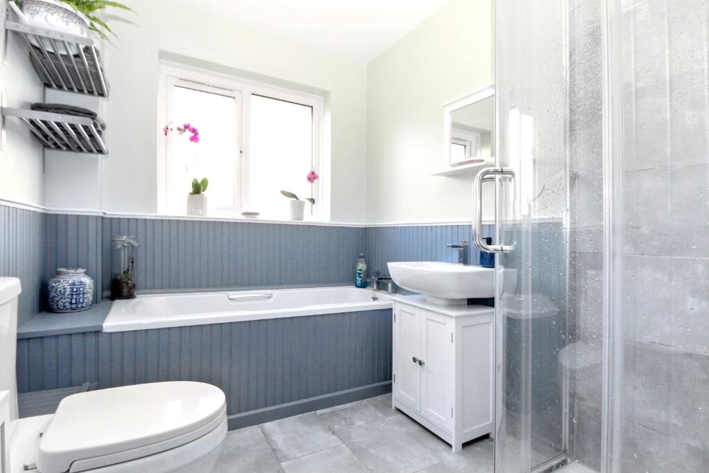Bath/Shower Room