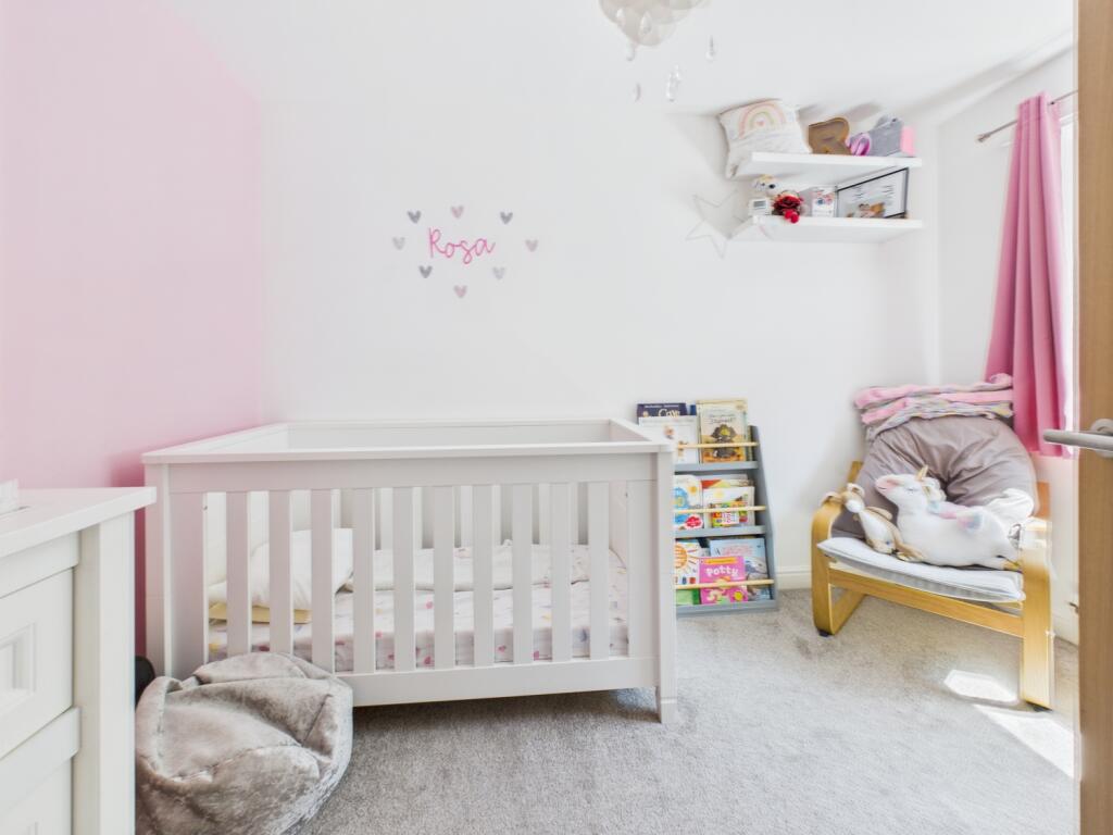 CAM03729G0-PR0090-STILL030