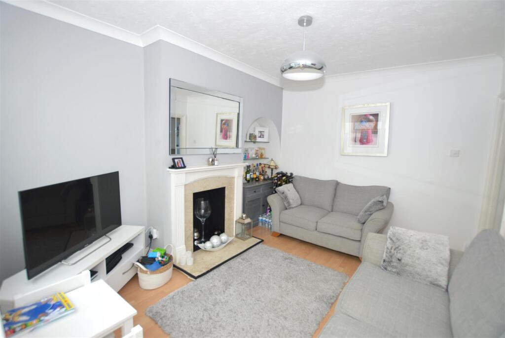 48 Bramley Close lounge 2.JPG