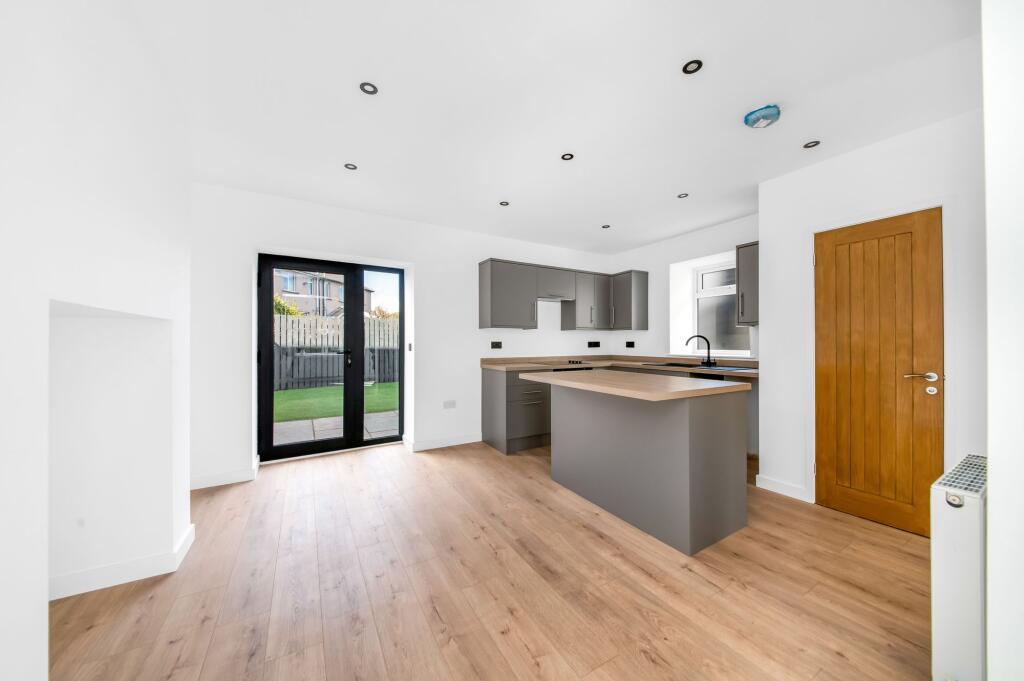 OPEN-PLAN DINING KITCHEN