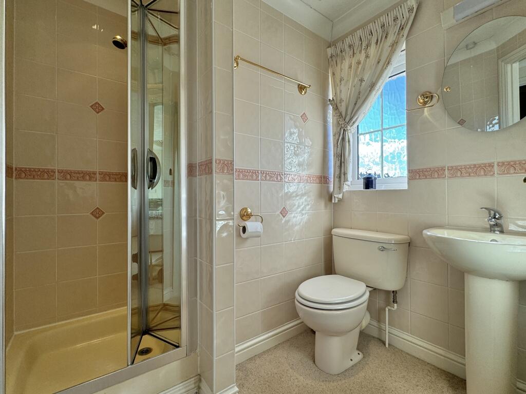 En Suite-Main Bedroom
