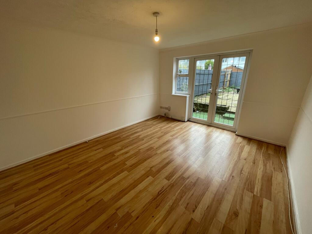 Living area (2)