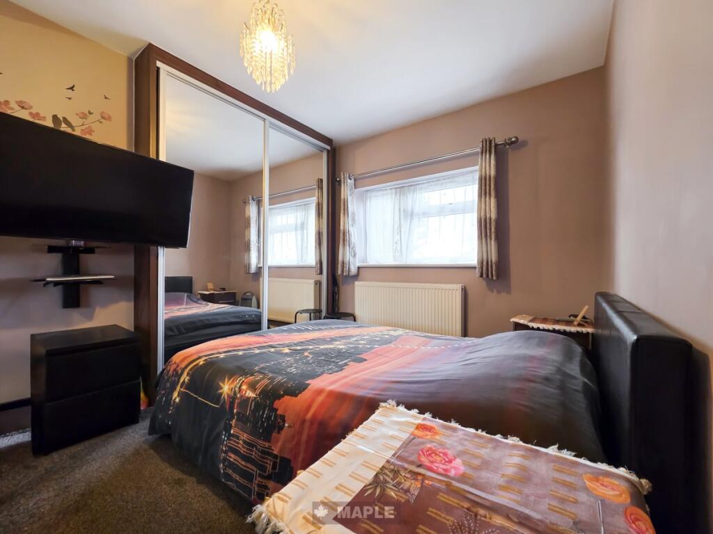 Lyon Park Avenue, Alperton