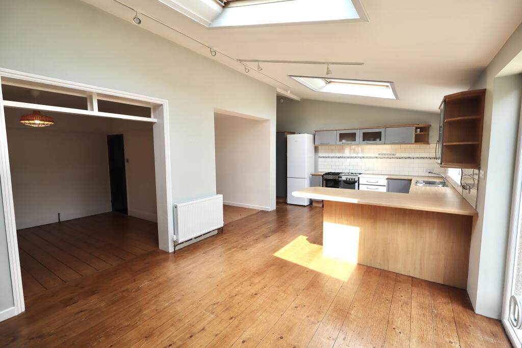 Kitchen / dining room