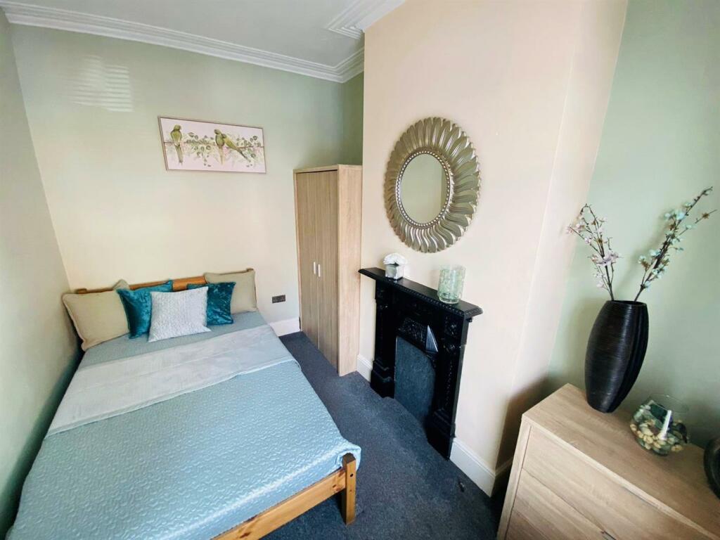 ROOM 1 - 2.jpg
