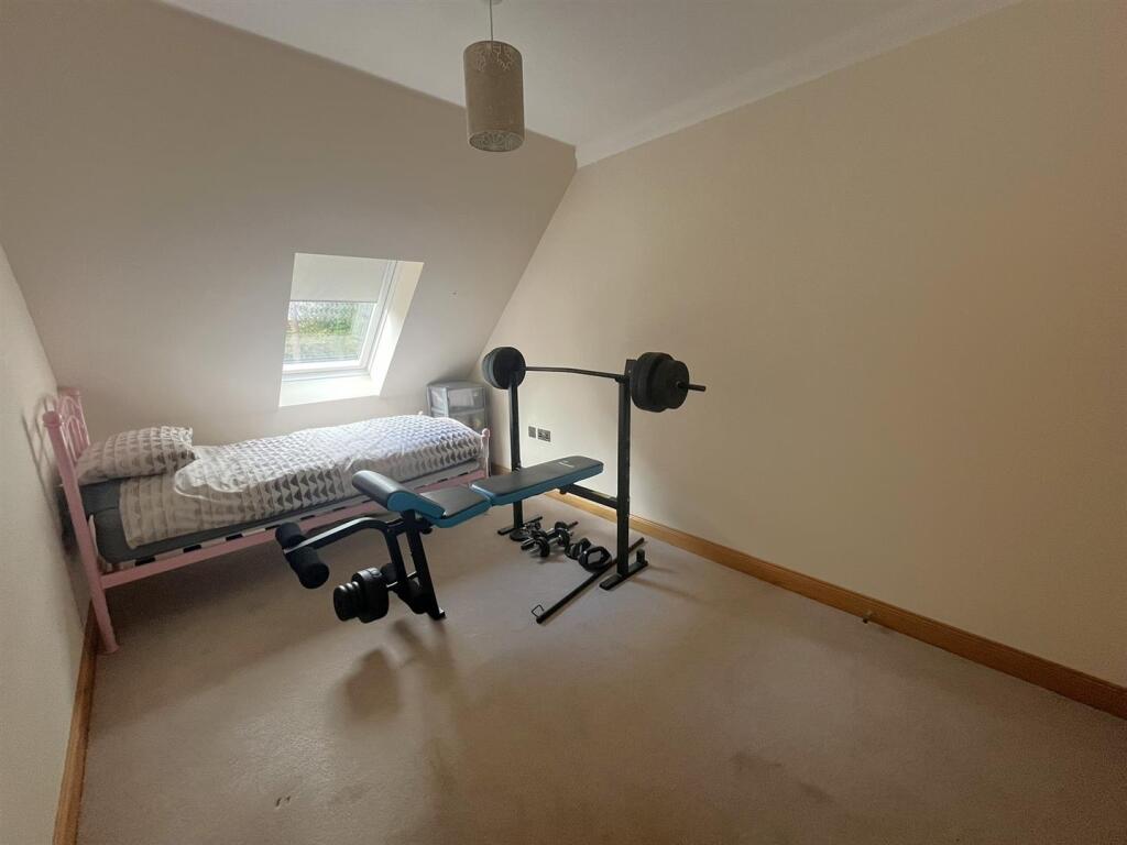 BEDROOM 4