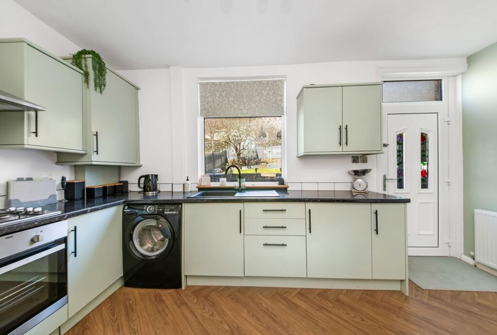 OPEN-PLAN DINING KITCHEN