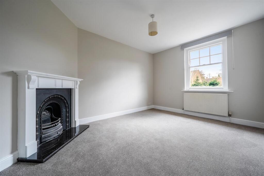 Bedroom 1.jpg