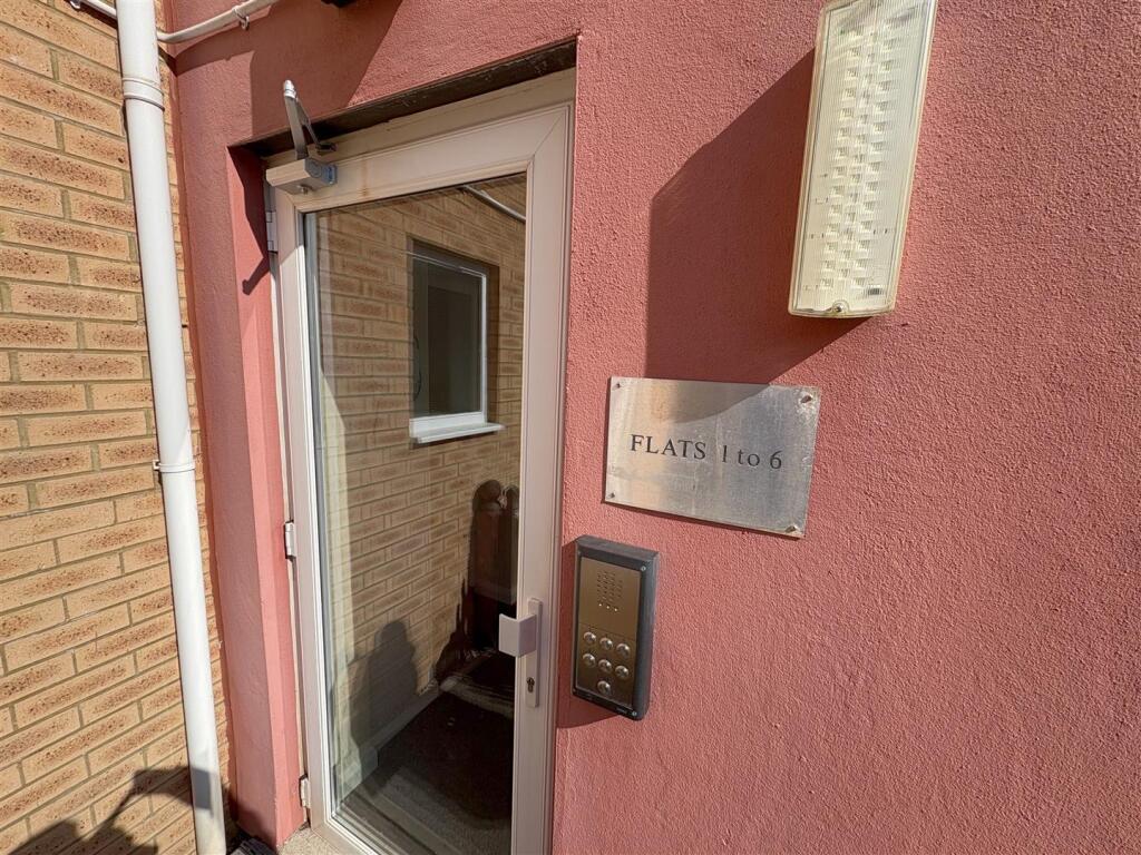 Communal enterance.jpg